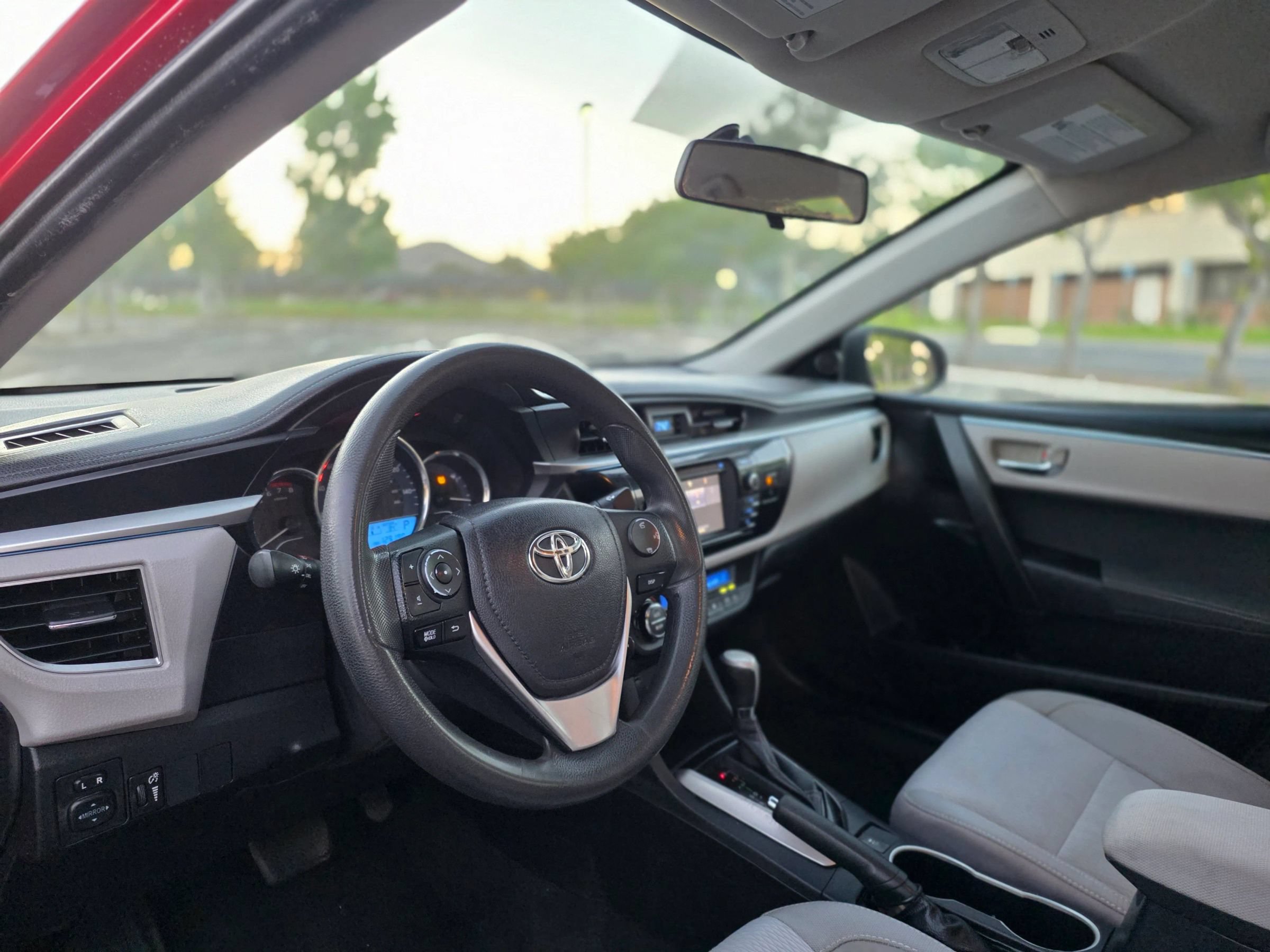Used 2016 Toyota Corolla LE FWD image 18