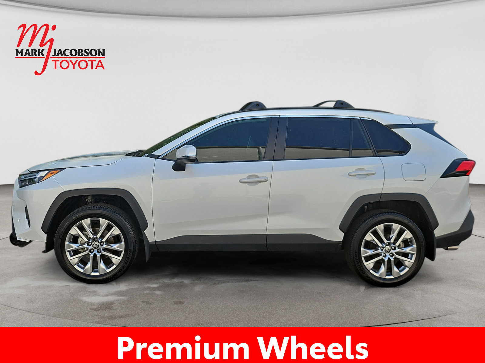 Used 2025 Toyota RAV4 XLE Premium FWD image 15