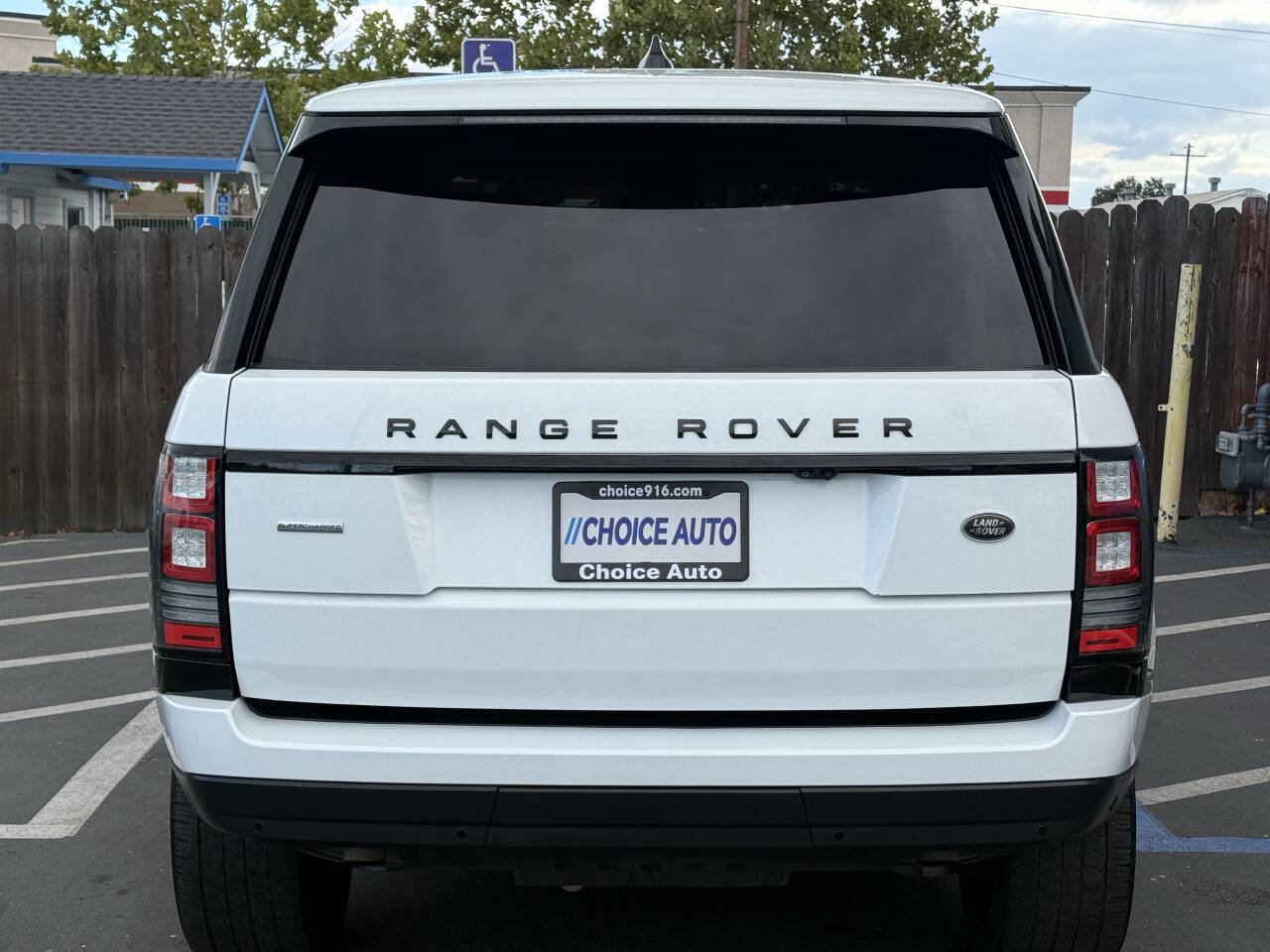 Used 2017 Land Rover Range Rover Long Wheelbase Supercharged image 4