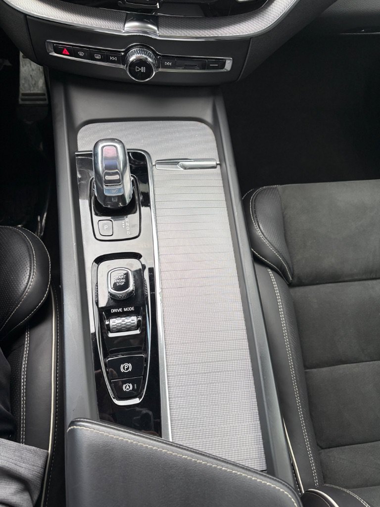 Used 2019 Volvo XC60 T8 R-Design w/ Protection Package Premier AWD/4WD image 14