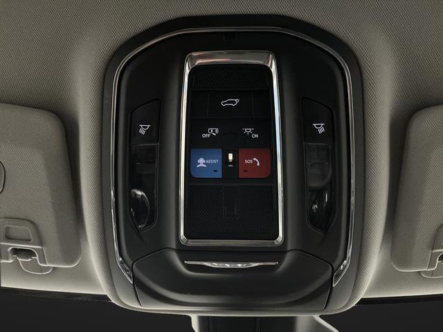 Used 2023 Jeep Grand Cherokee Limited w/ Luxury Tech Group II image 25