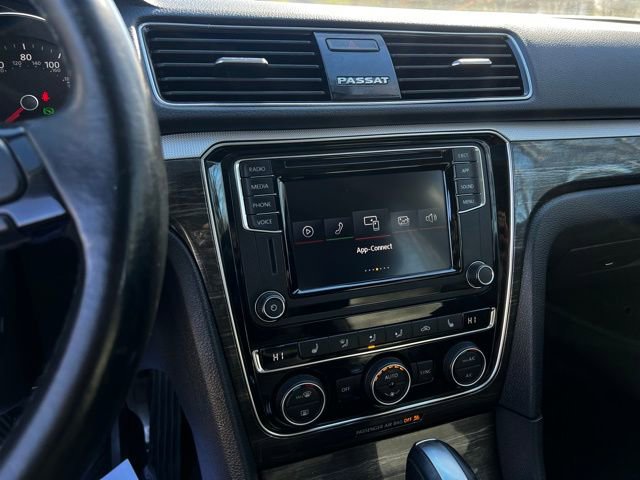 Used 2018 Volkswagen Passat 2.0T SE image 38