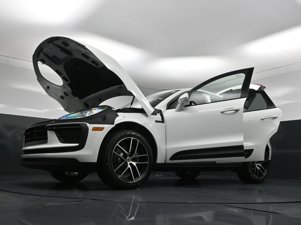New 2026 Porsche Macan AWD/4WD image 35