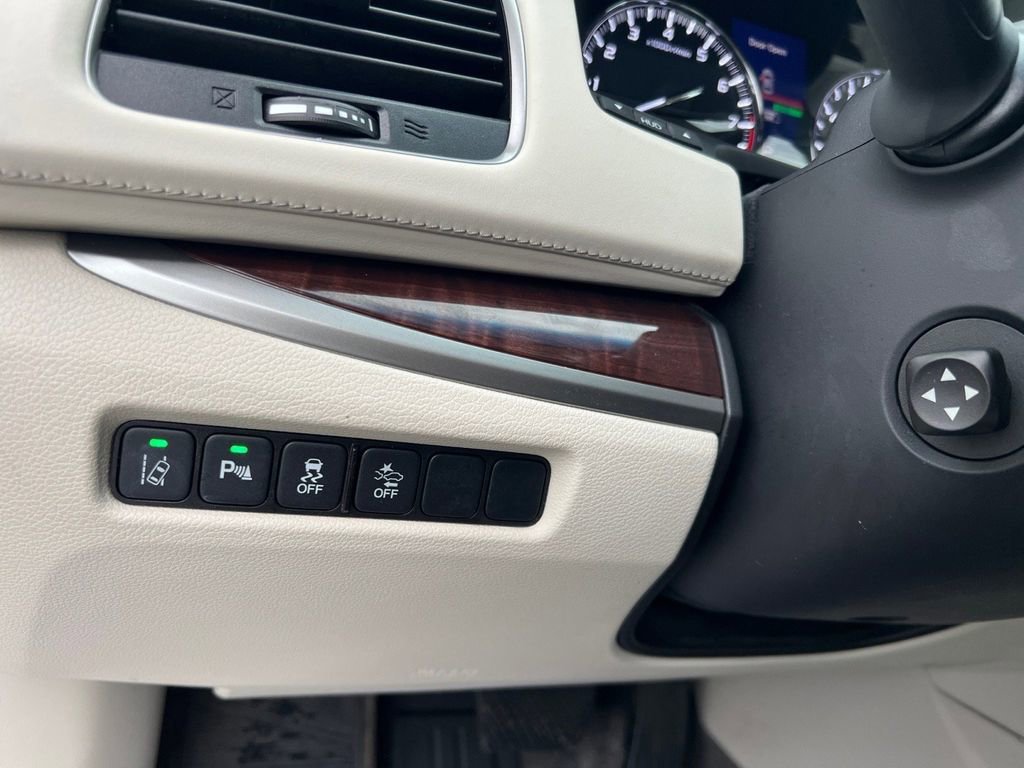 Used 2016 Acura RLX Sport Hybrid w/ Advance Pkg image 39