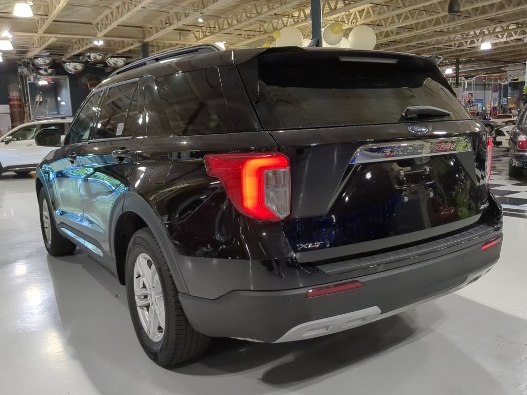 Used 2023 Ford Explorer XLT w/ Equipment Group 202A AWD/4WD image 11