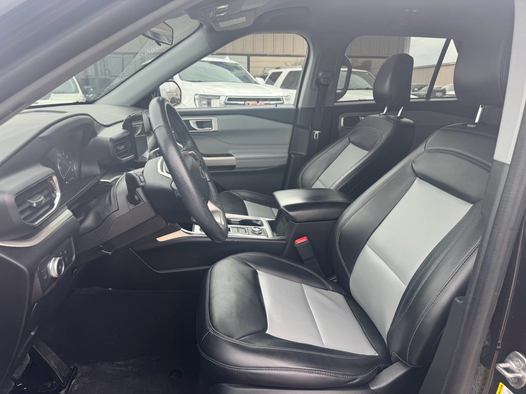 Used 2022 Ford Explorer XLT w/ Equipment Group 202A image 13
