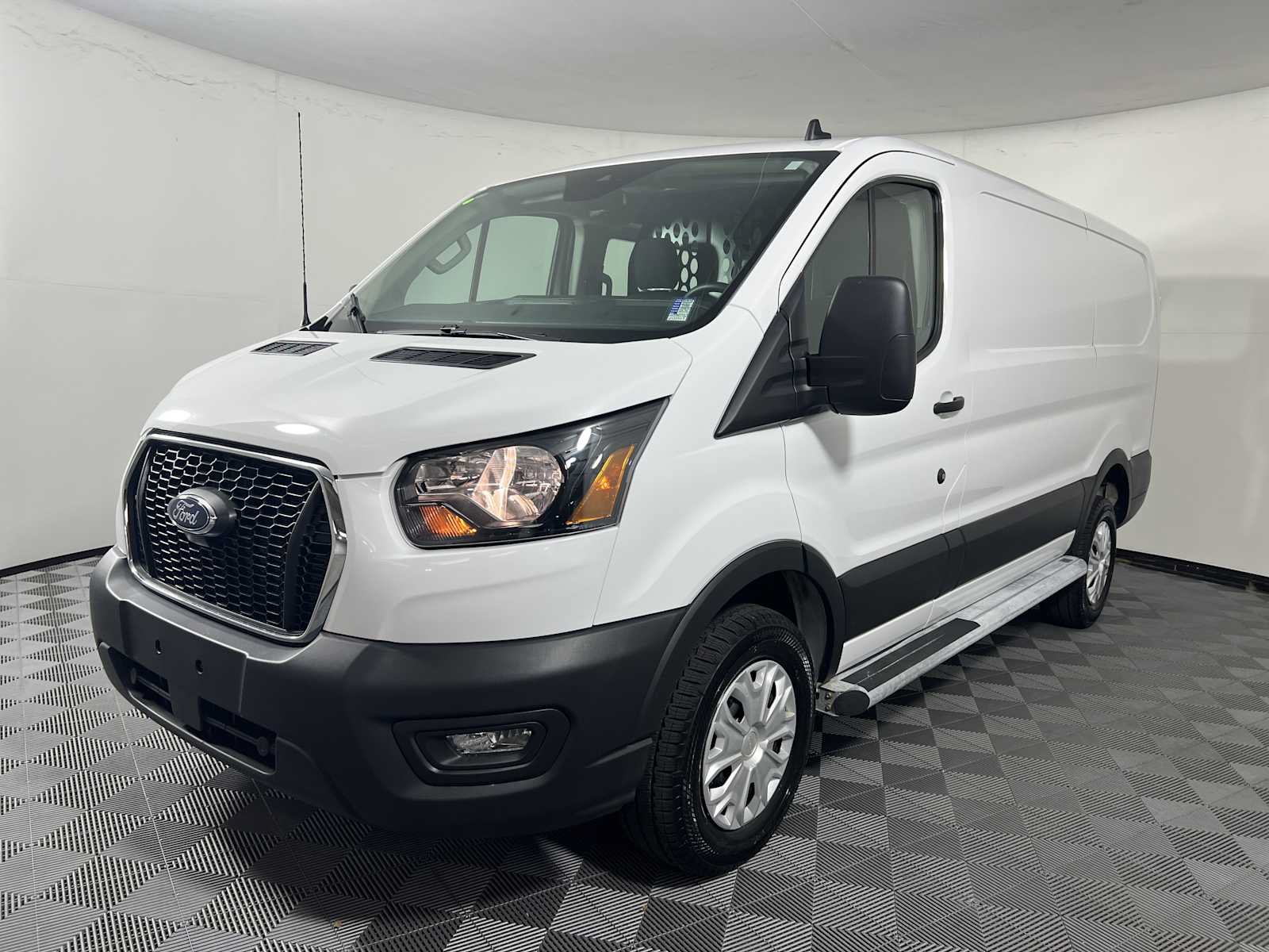 Used 2025 Ford Transit 250 Low Roof w/ Exterior Upgrade Package RWD image 3