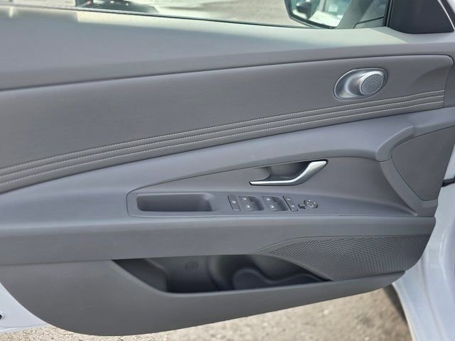 Certified 2025 Hyundai Elantra Sport image 17