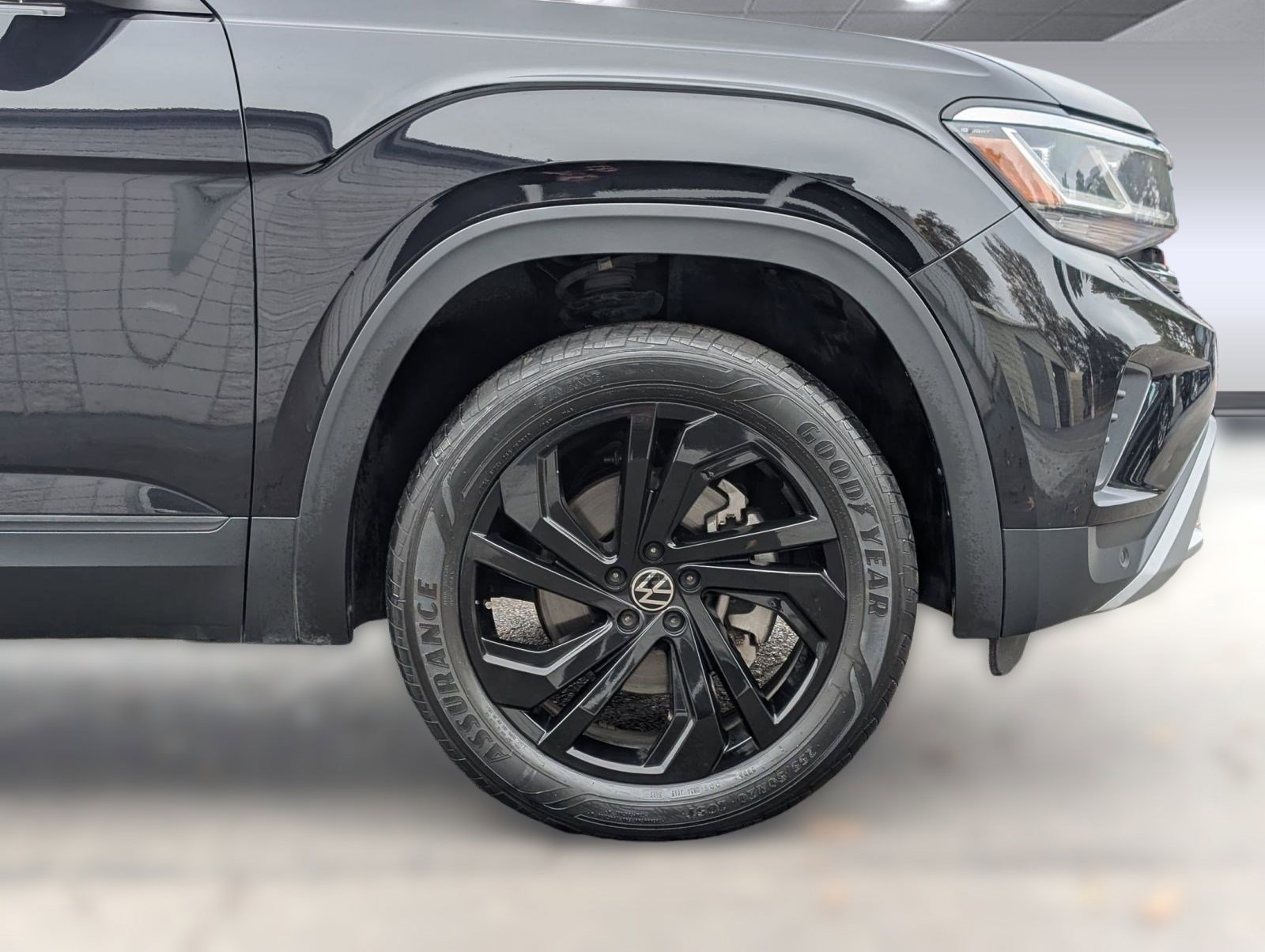 Used 2022 Volkswagen Atlas SE w/ Black Wheel Package image 12