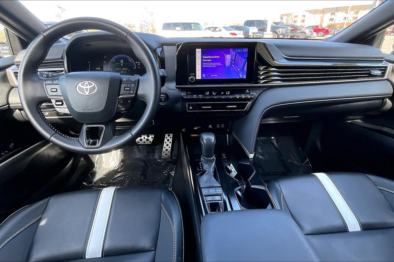 Used 2025 Toyota Camry SE image 14