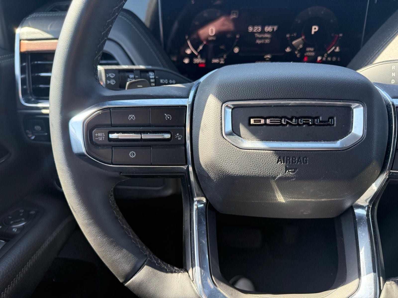Used 2025 GMC Yukon XL Denali AWD/4WD image 19