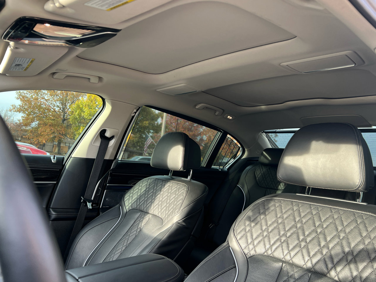 Used 2019 BMW 750i w/ Executive Package image 21