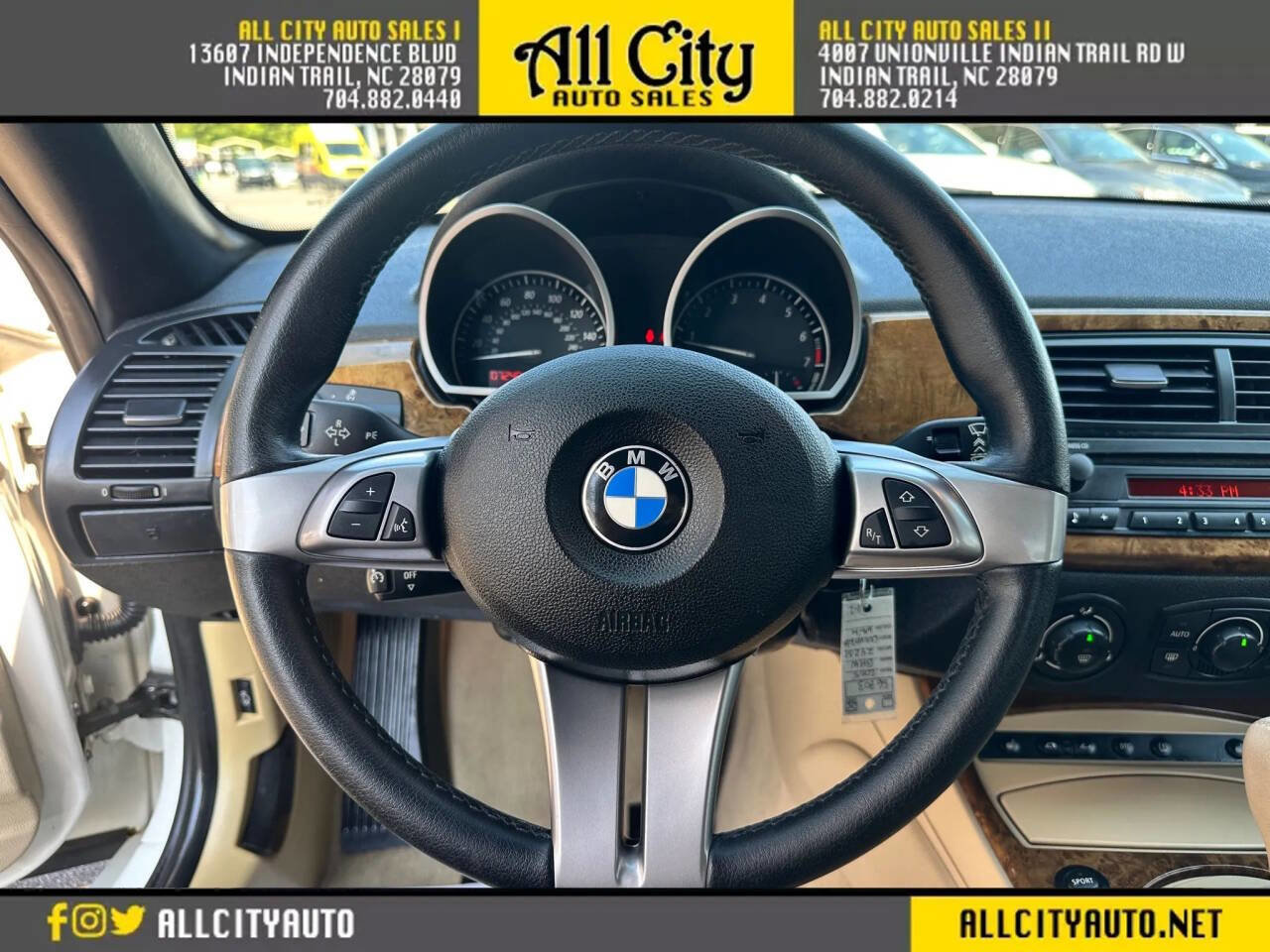 Used 2005 BMW Z4 2.5i image 11