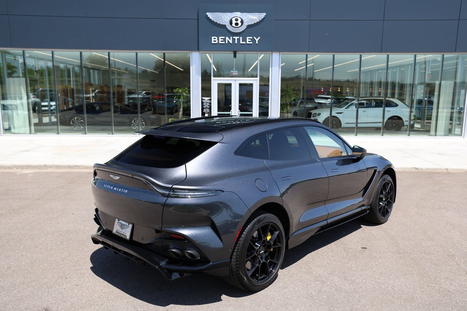 Used 2025 Aston Martin DBX 707 AWD/4WD image 3