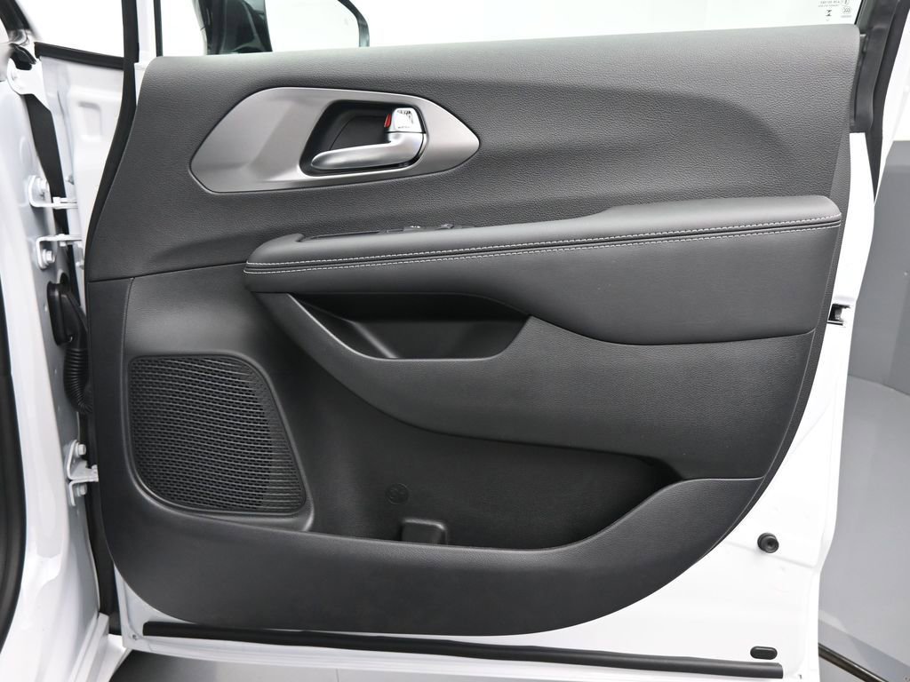 New 2026 Chrysler Pacifica Select image 20