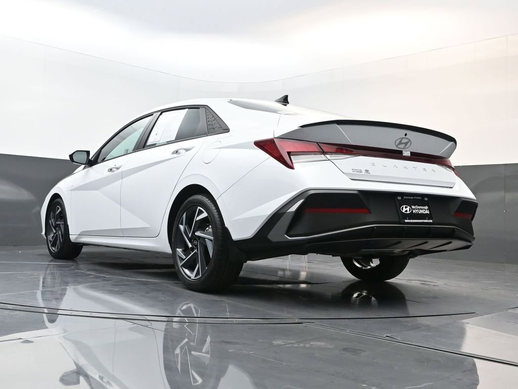 Used 2025 Hyundai Elantra Sport image 25