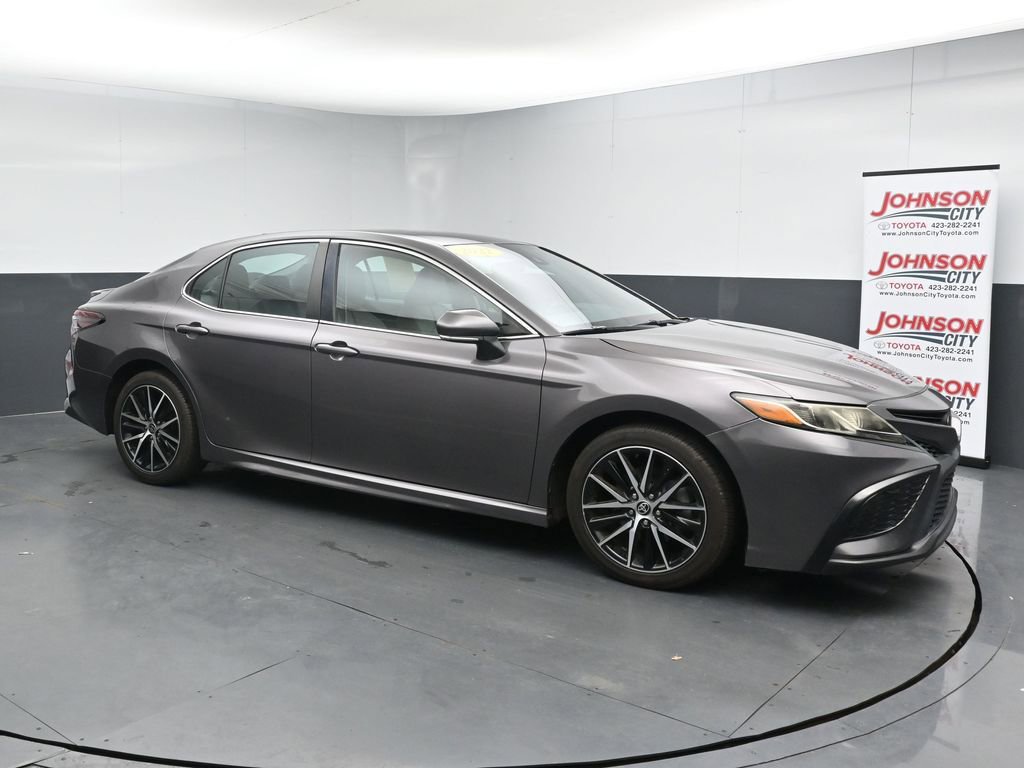 Used 2022 Toyota Camry SE FWD image 2