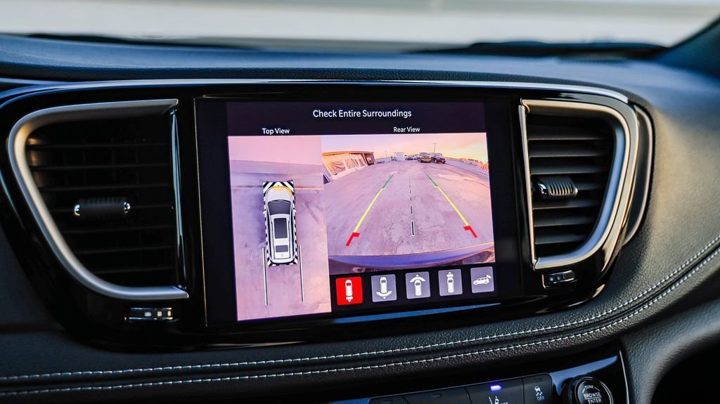 New 2026 Chrysler Pacifica Select w/ S Appearance Package image 25