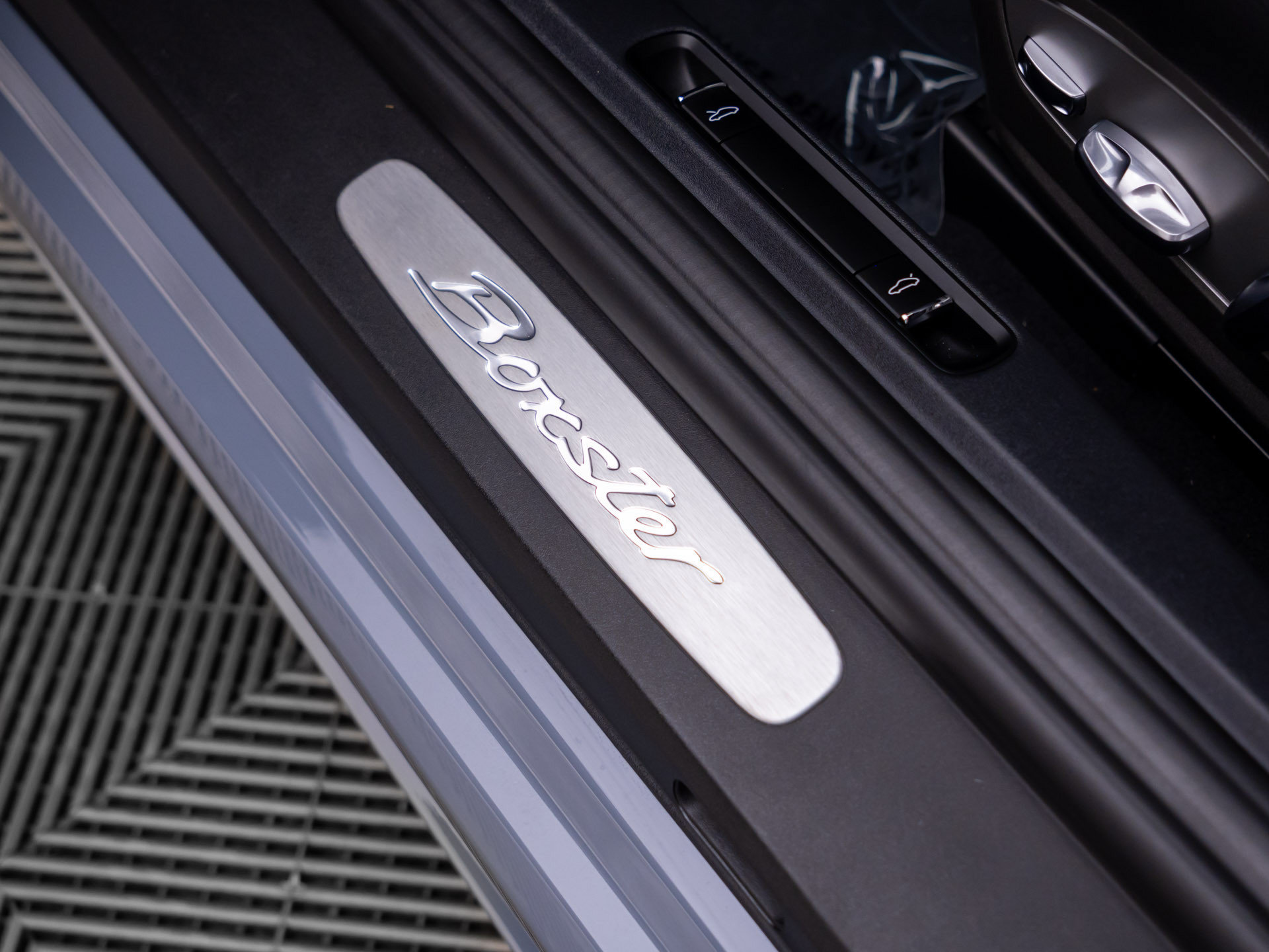 Certified 2024 Porsche 718 Boxster RWD image 15