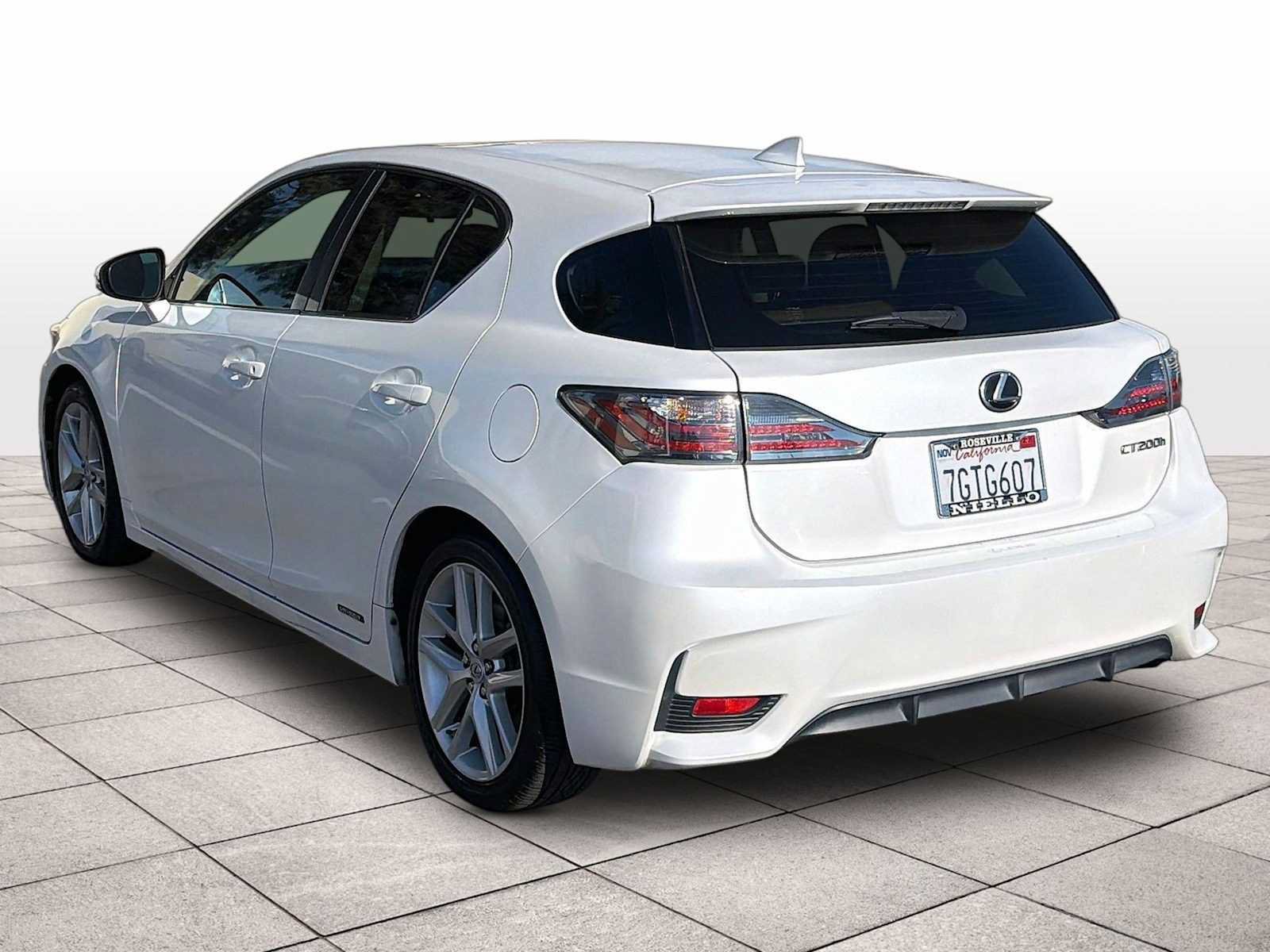 Used 2015 Lexus CT 200h FWD image 15