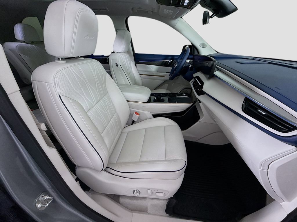 Used 2025 Buick Enclave Avenir w/ Super Cruise Package image 29