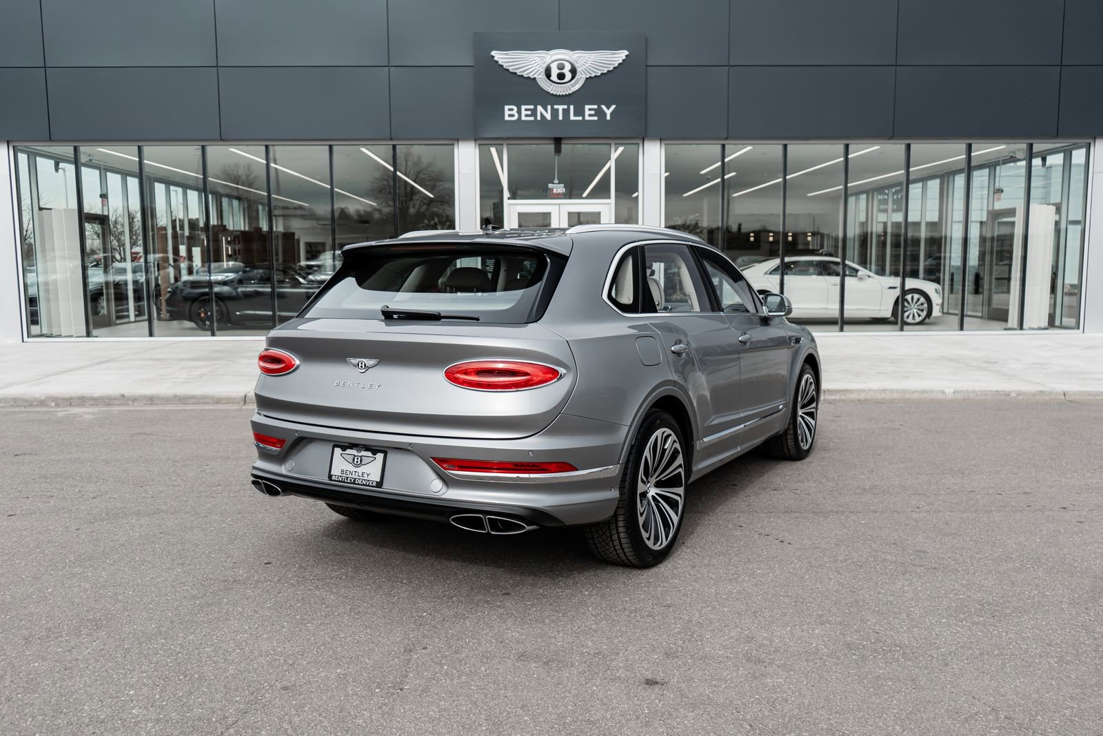 Used 2022 Bentley Bentayga image 3