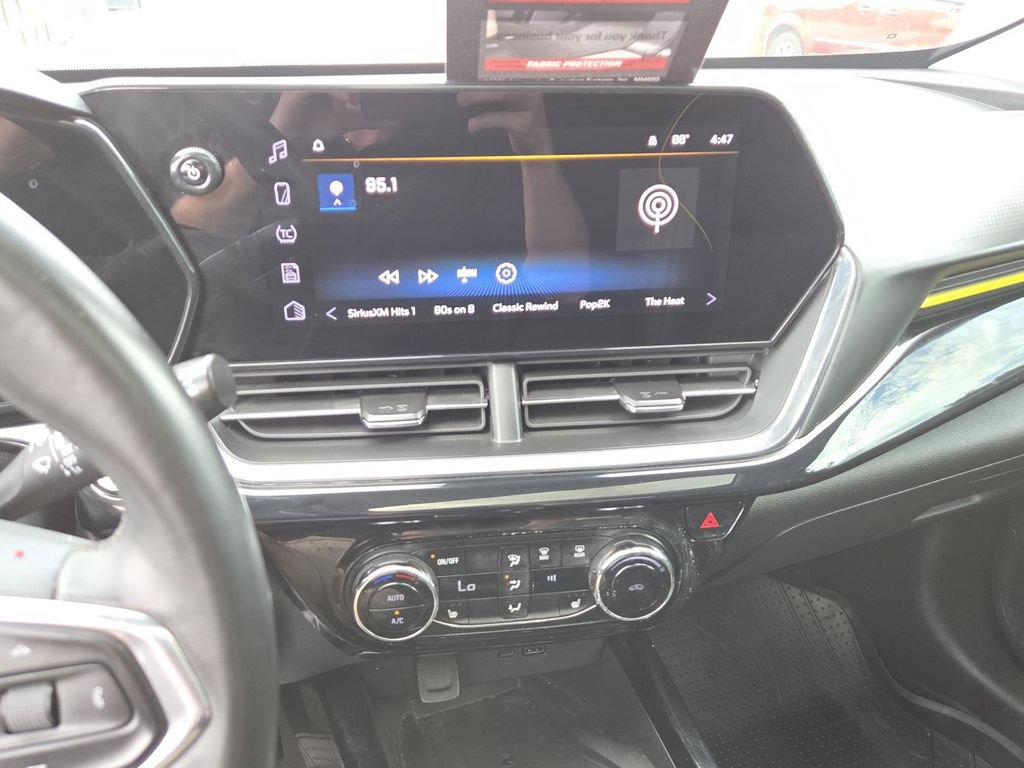 Used 2025 Chevrolet Trax ACTIV w/ Sunroof Package FWD image 26