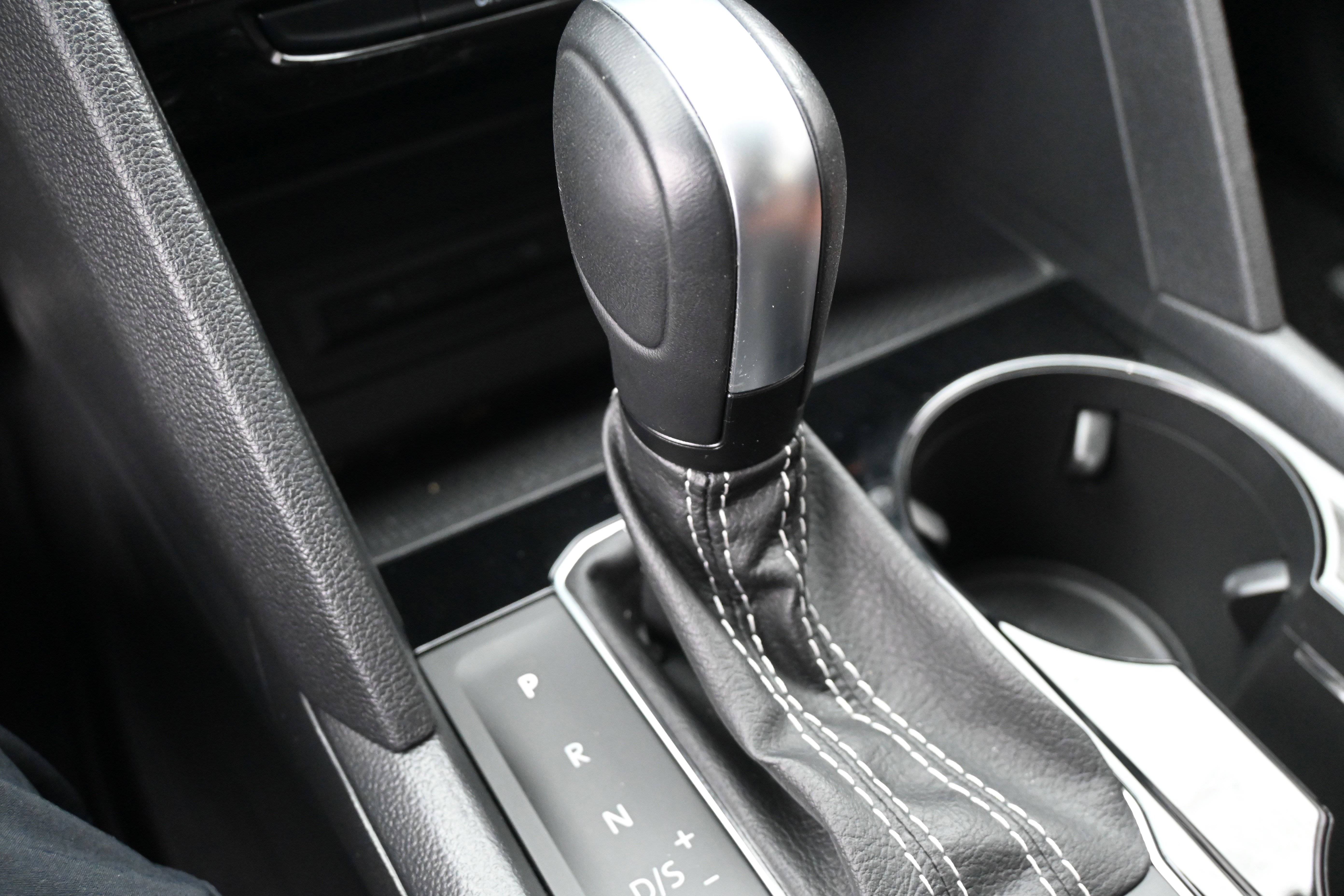 Used 2023 Volkswagen Atlas SEL R-Line image 26