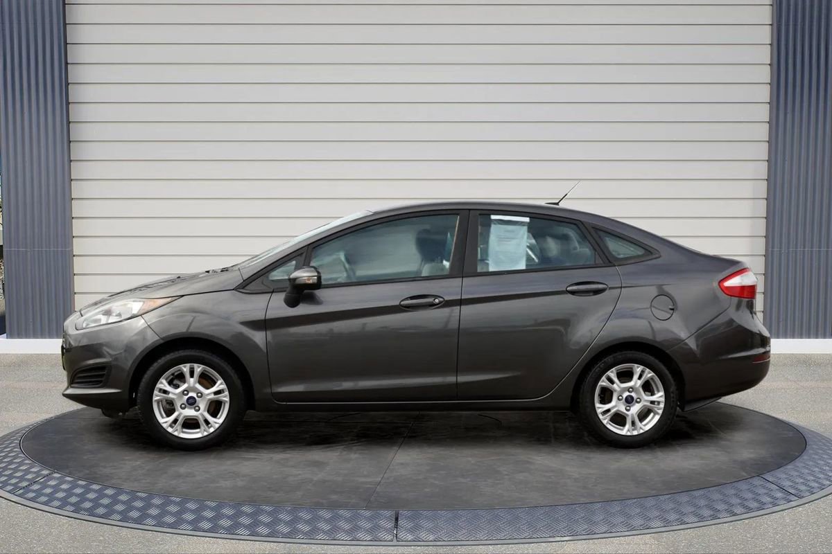 Used 2015 Ford Fiesta SE FWD image 4