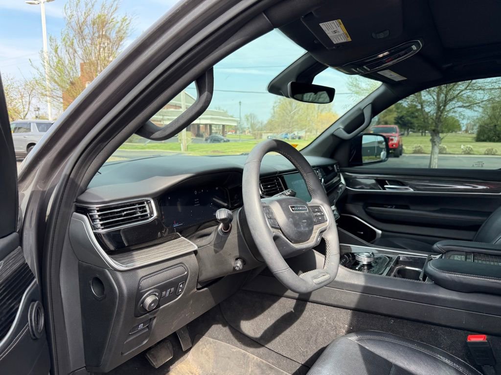 Used 2022 Jeep Wagoneer Series III w/ Premium Group I image 11