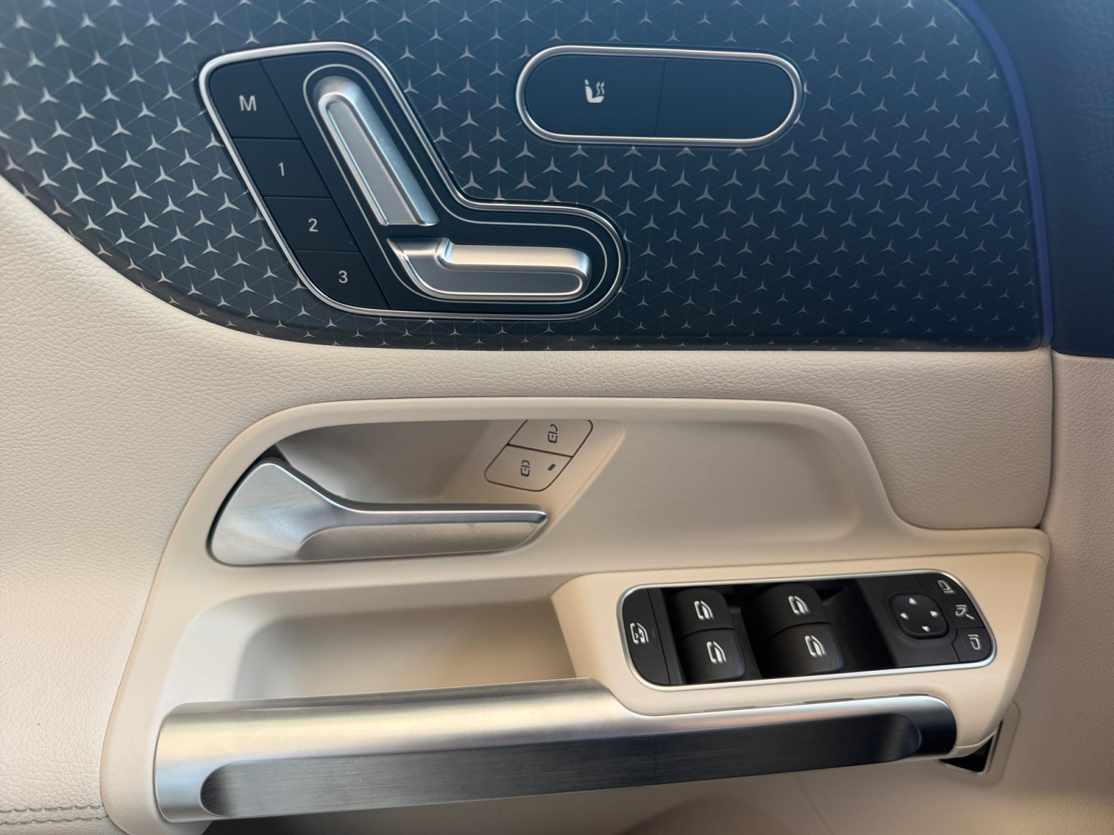 Certified 2025 Mercedes-Benz GLB 250 image 17