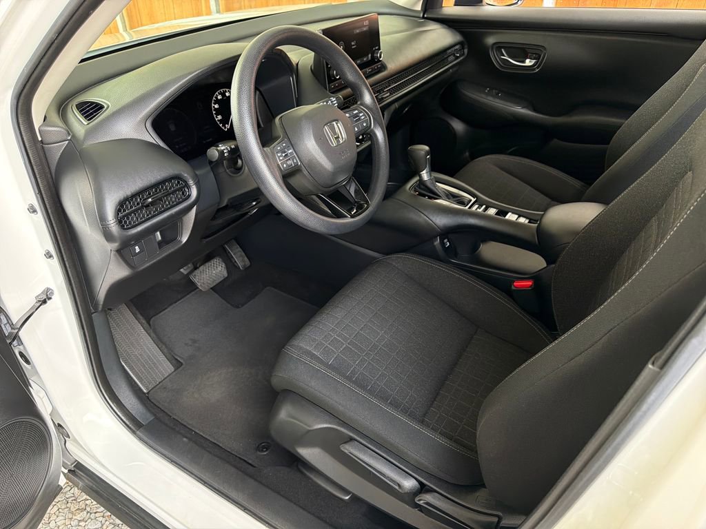 Used 2023 Honda HR-V LX image 2
