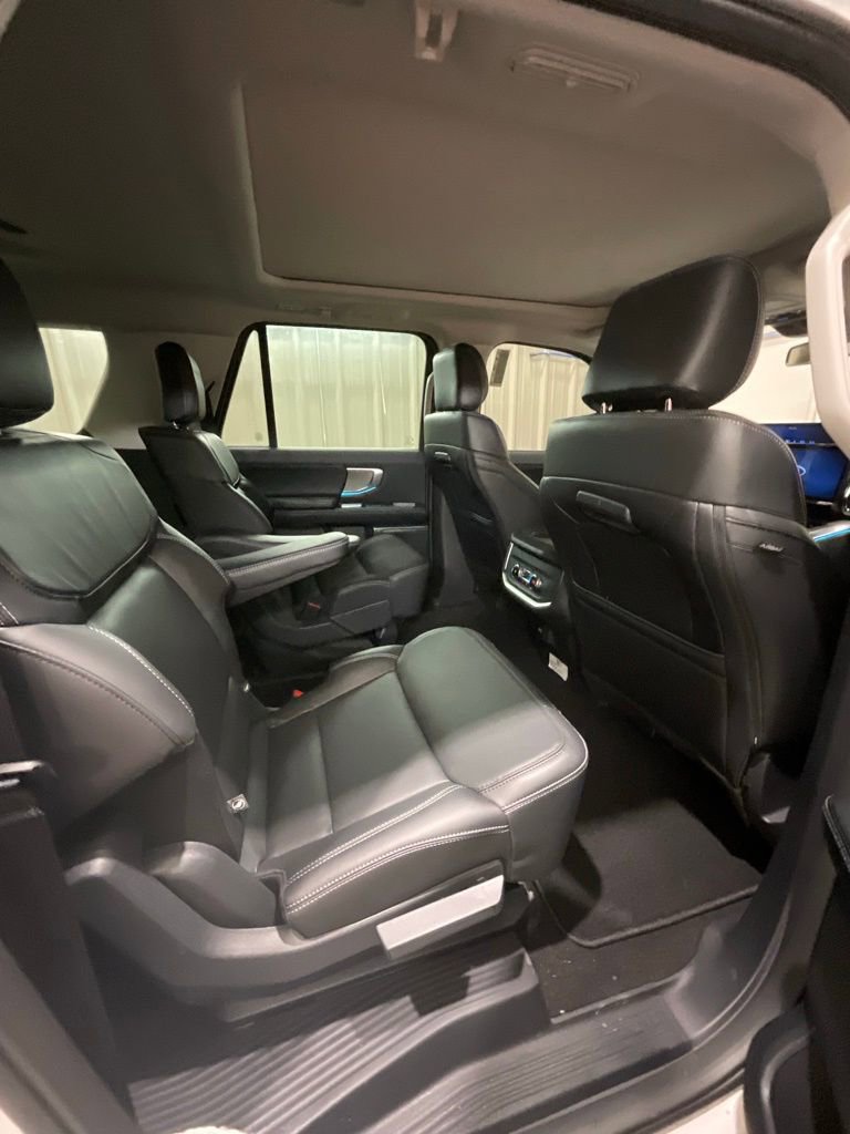 New 2025 Ford Expedition Max Platinum image 15