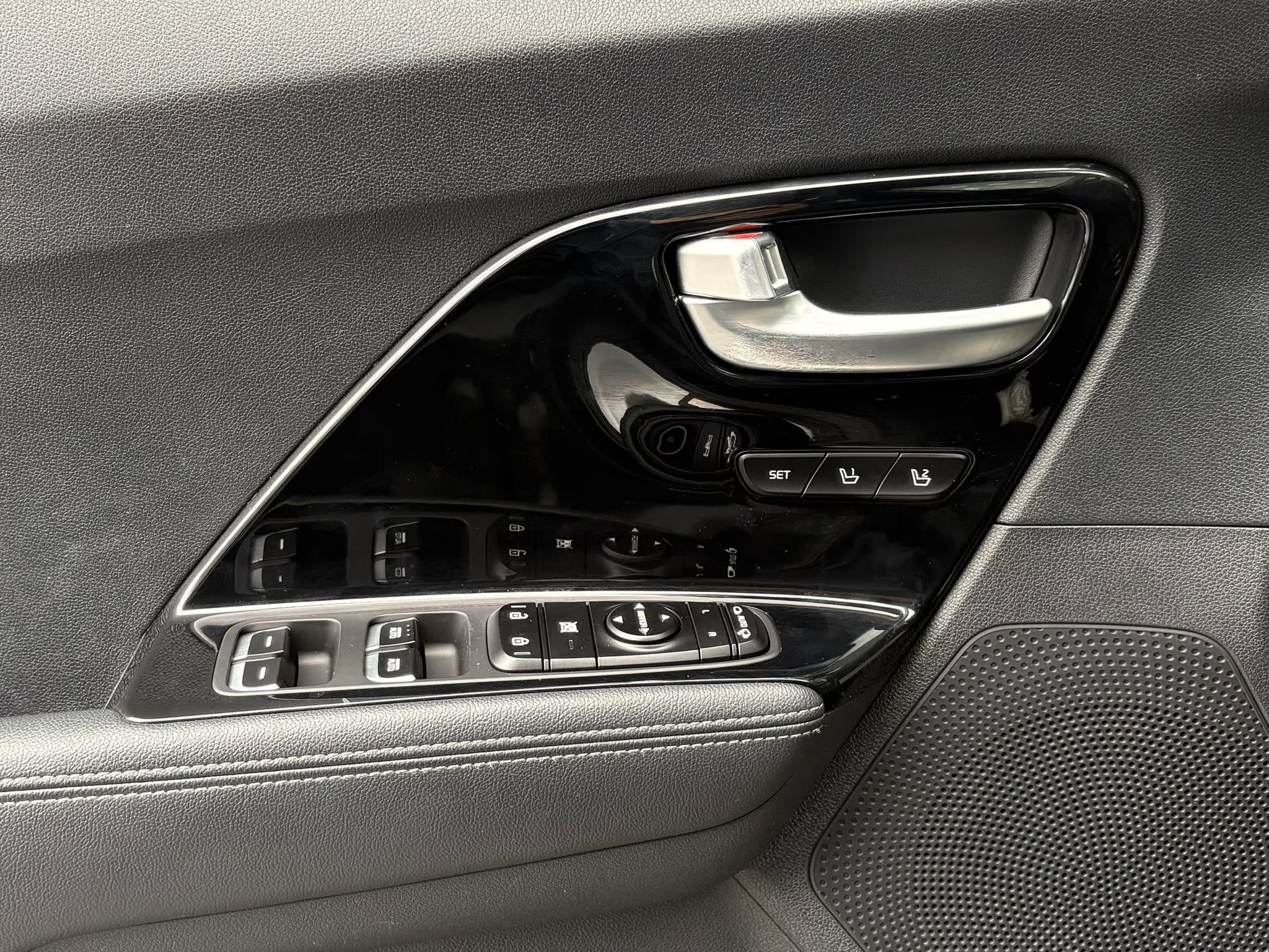 Used 2018 Kia Niro EX Premium image 22