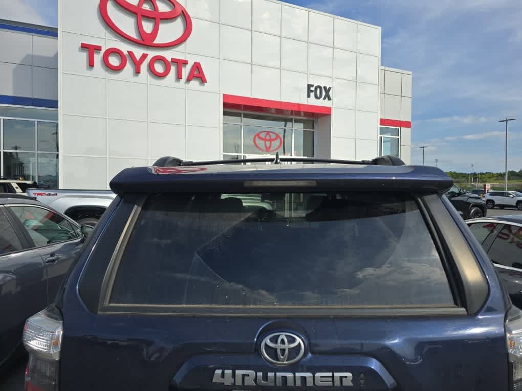 Used 2022 Toyota 4Runner SR5 Premium w/ Moonroof Package AWD/4WD image 4