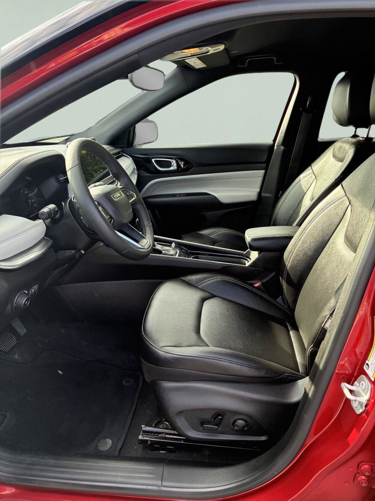 Used 2025 Jeep Compass Limited AWD/4WD image 14