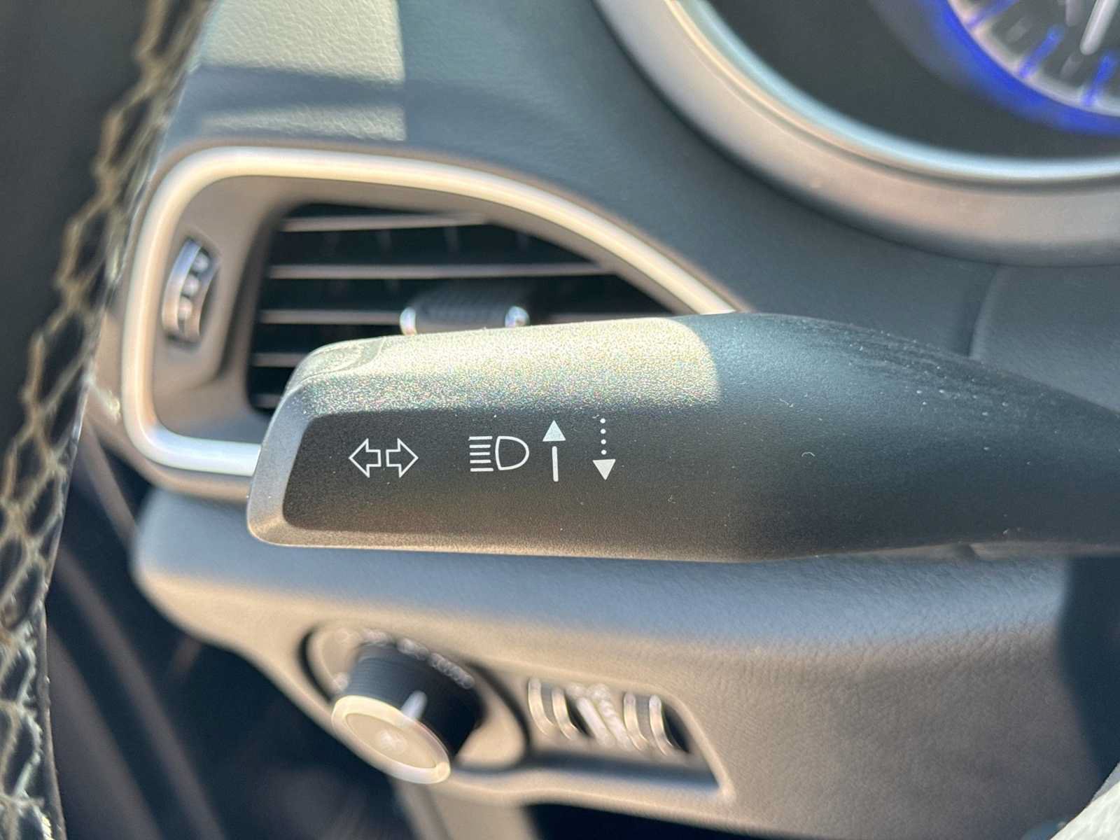 Used 2018 Chrysler Pacifica Touring-L Plus FWD image 27