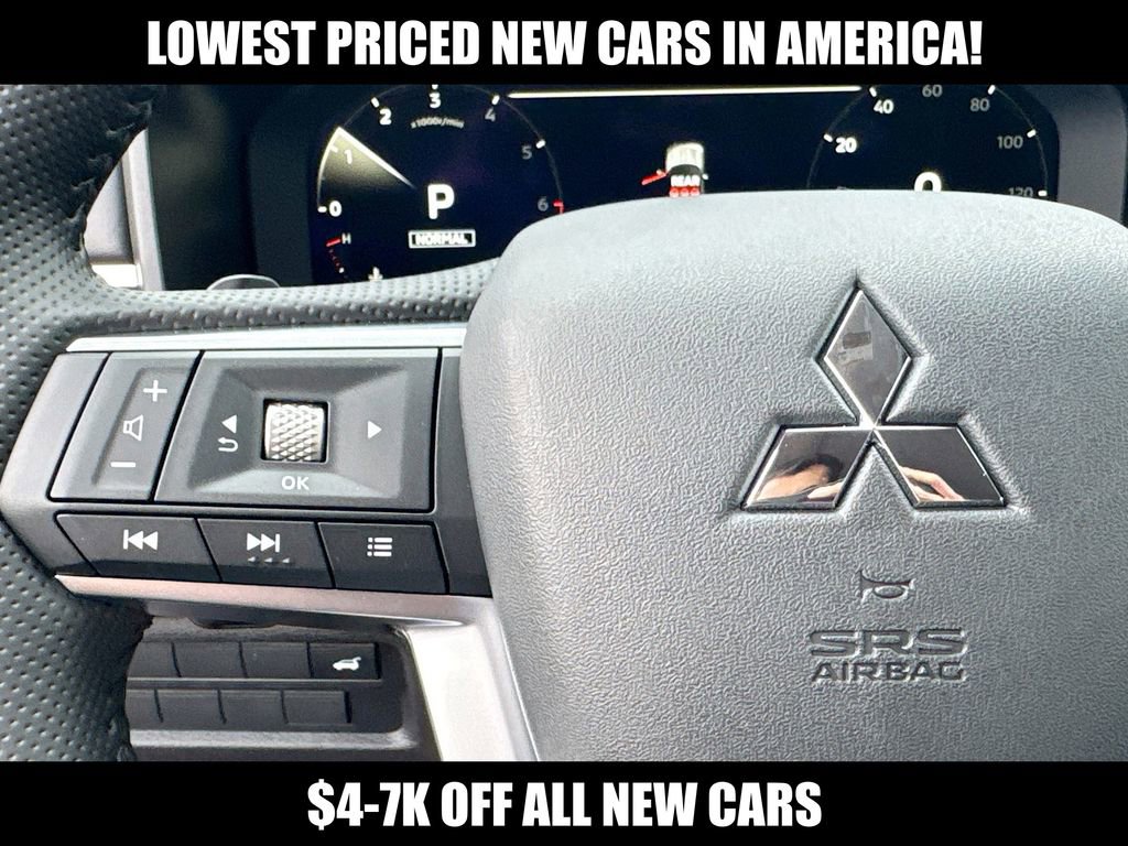 New 2025 Mitsubishi Outlander SE image 13