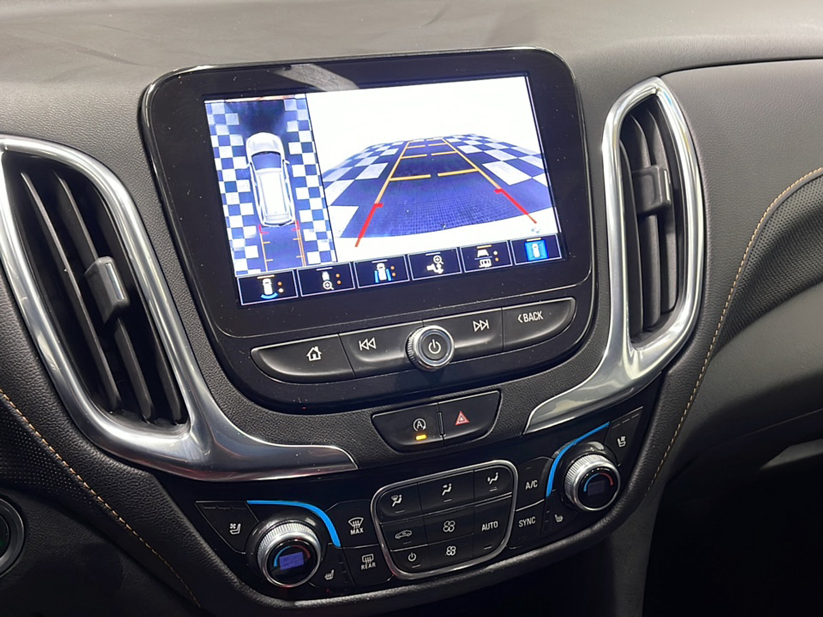Used 2022 Chevrolet Equinox Premier AWD/4WD image 9