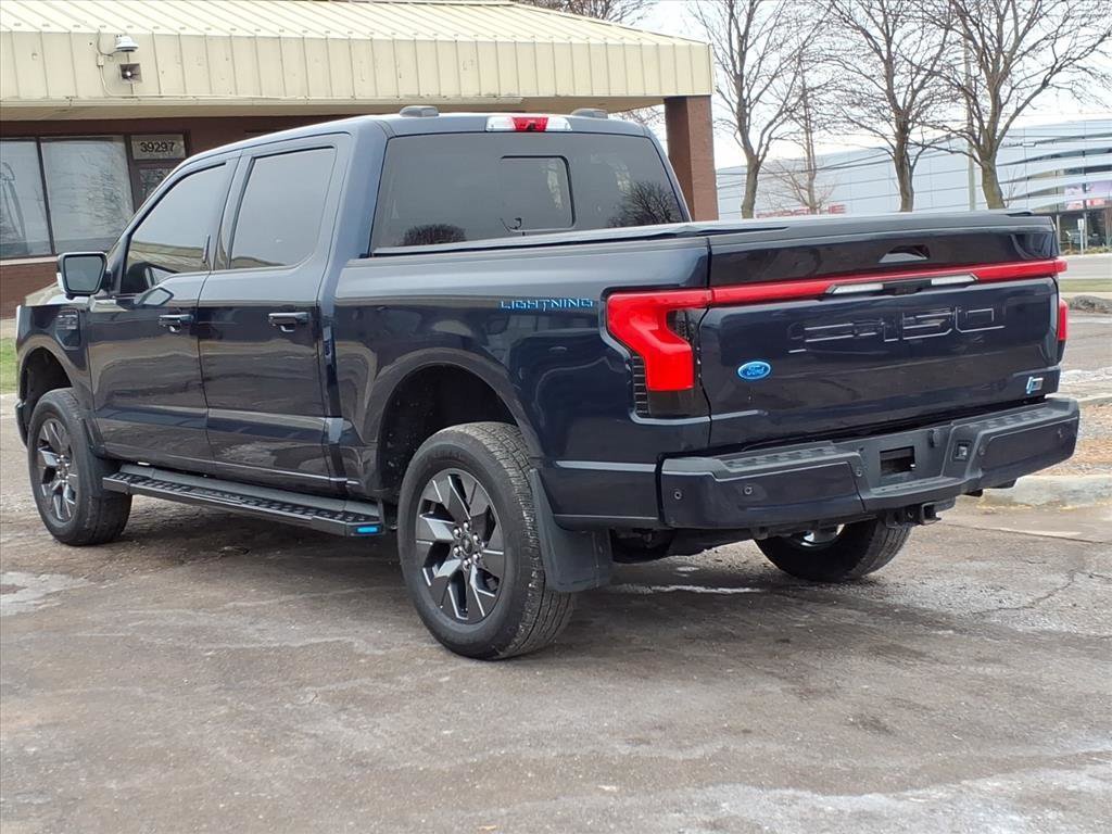 Used 2022 Ford F150 Lightning Lariat image 3