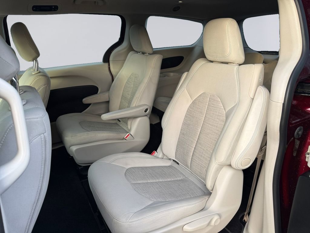 Used 2018 Chrysler Pacifica Touring Plus image 18