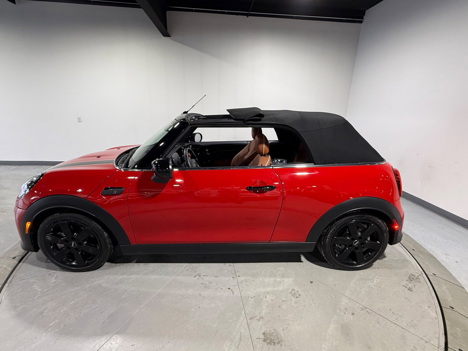 Used 2023 MINI Cooper S w/ Signature Upholstery Package image 9