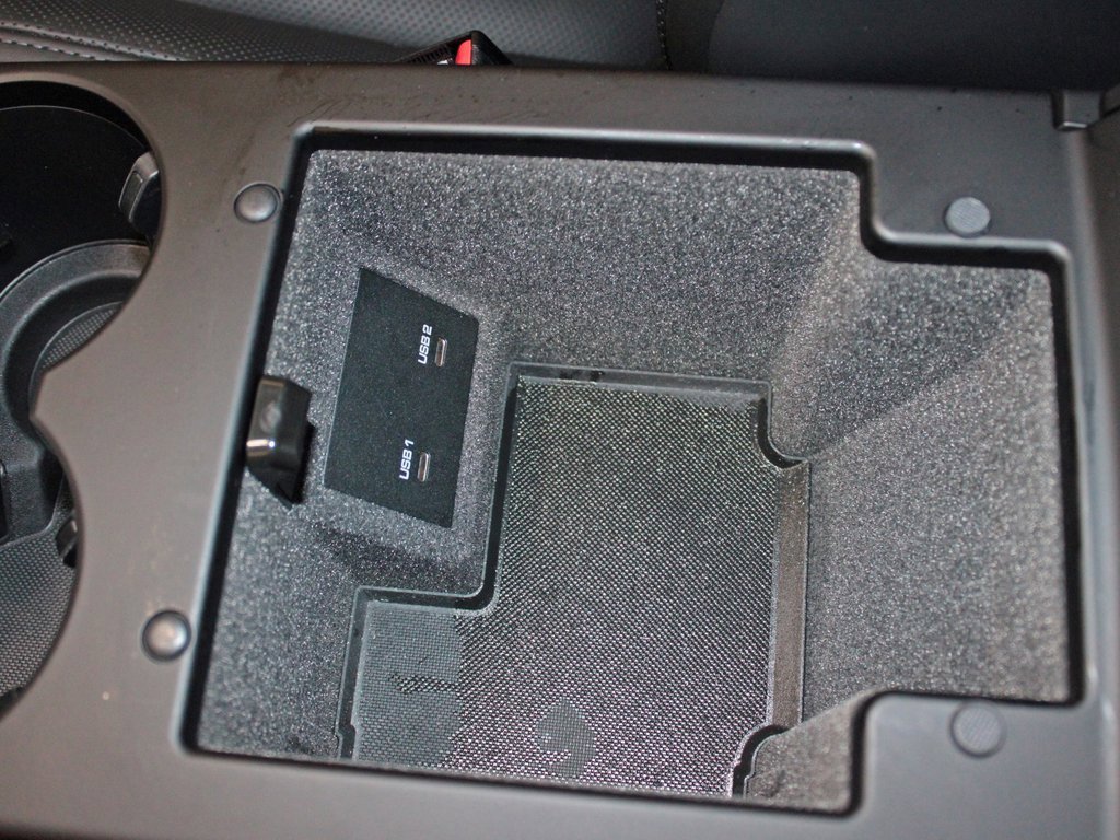 Used 2022 Porsche Macan w/ Premium Package Plus image 32