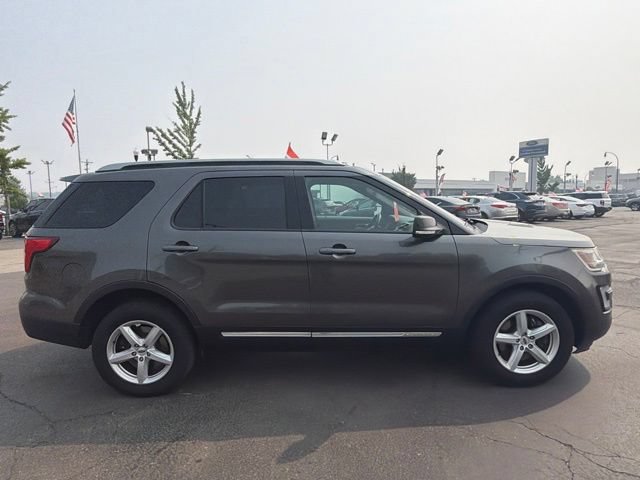 Used 2017 Ford Explorer XLT AWD/4WD image 2