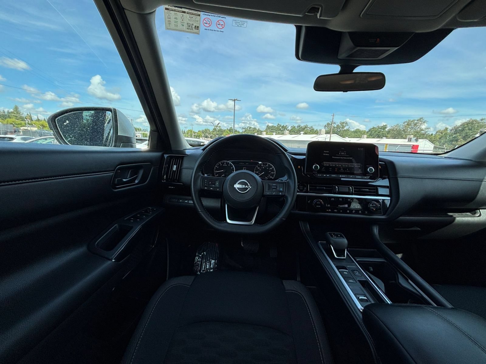 Used 2025 Nissan Pathfinder SV FWD image 37