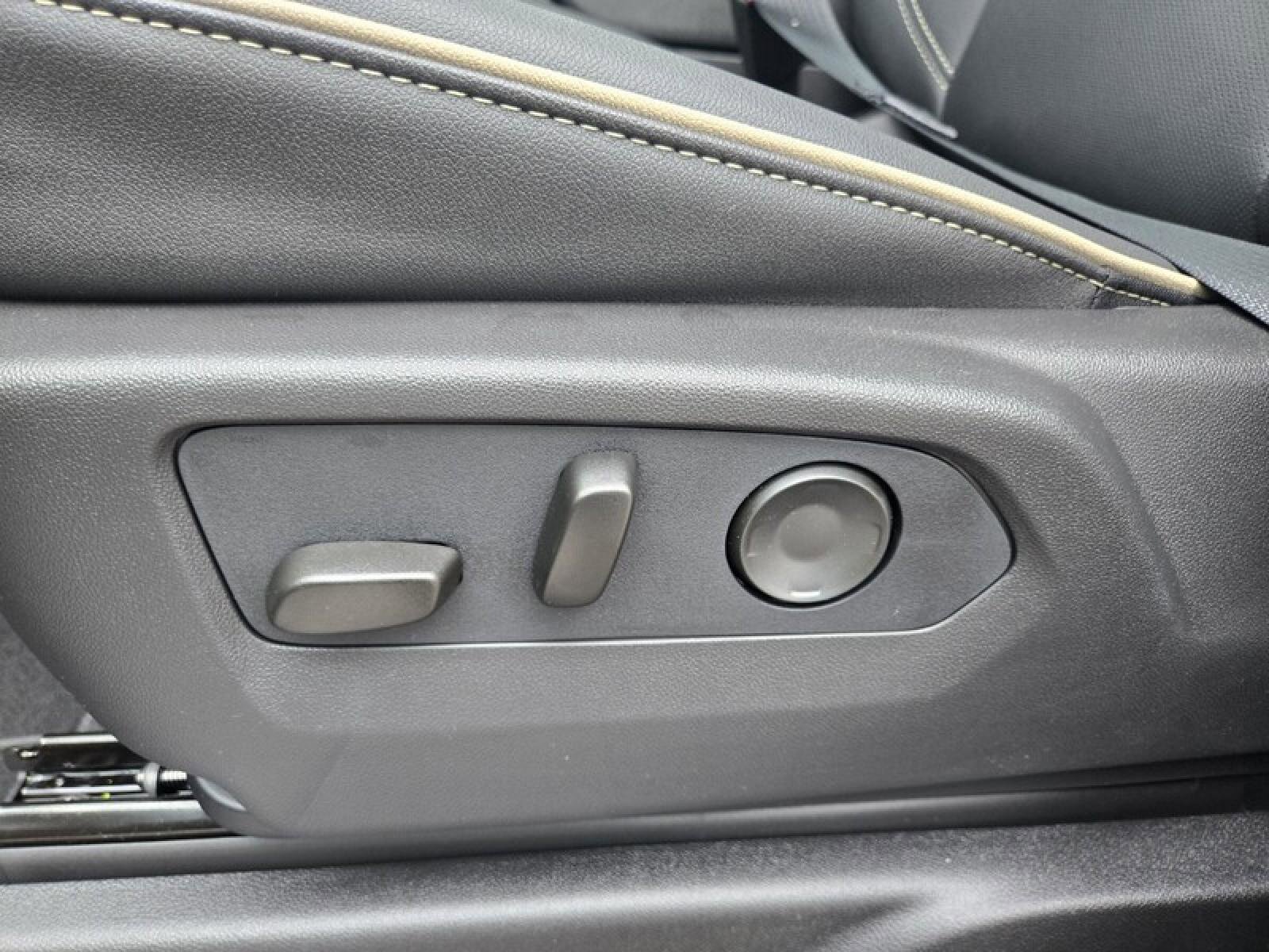 New 2026 GMC Yukon XL Elevation w/ Elevation Premium Package image 23