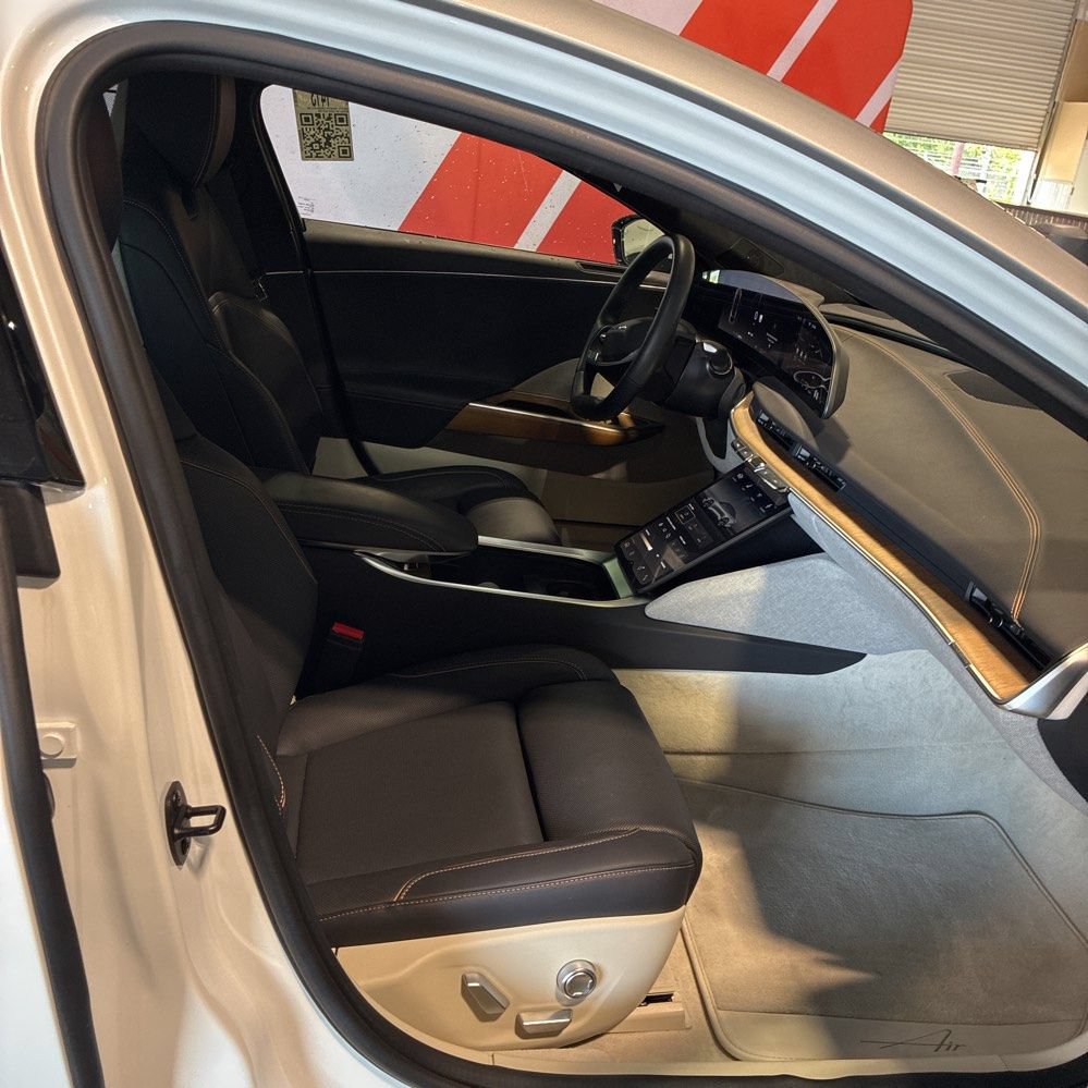 Used 2024 Lucid Air Touring AWD/4WD image 8