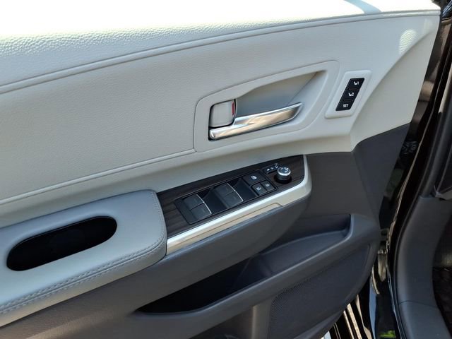 Used 2022 Toyota Sienna Limited FWD image 13