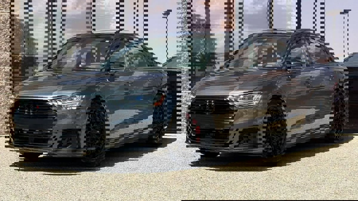 Used 2021 Audi S8 L w/ S8 Executive Package image 4