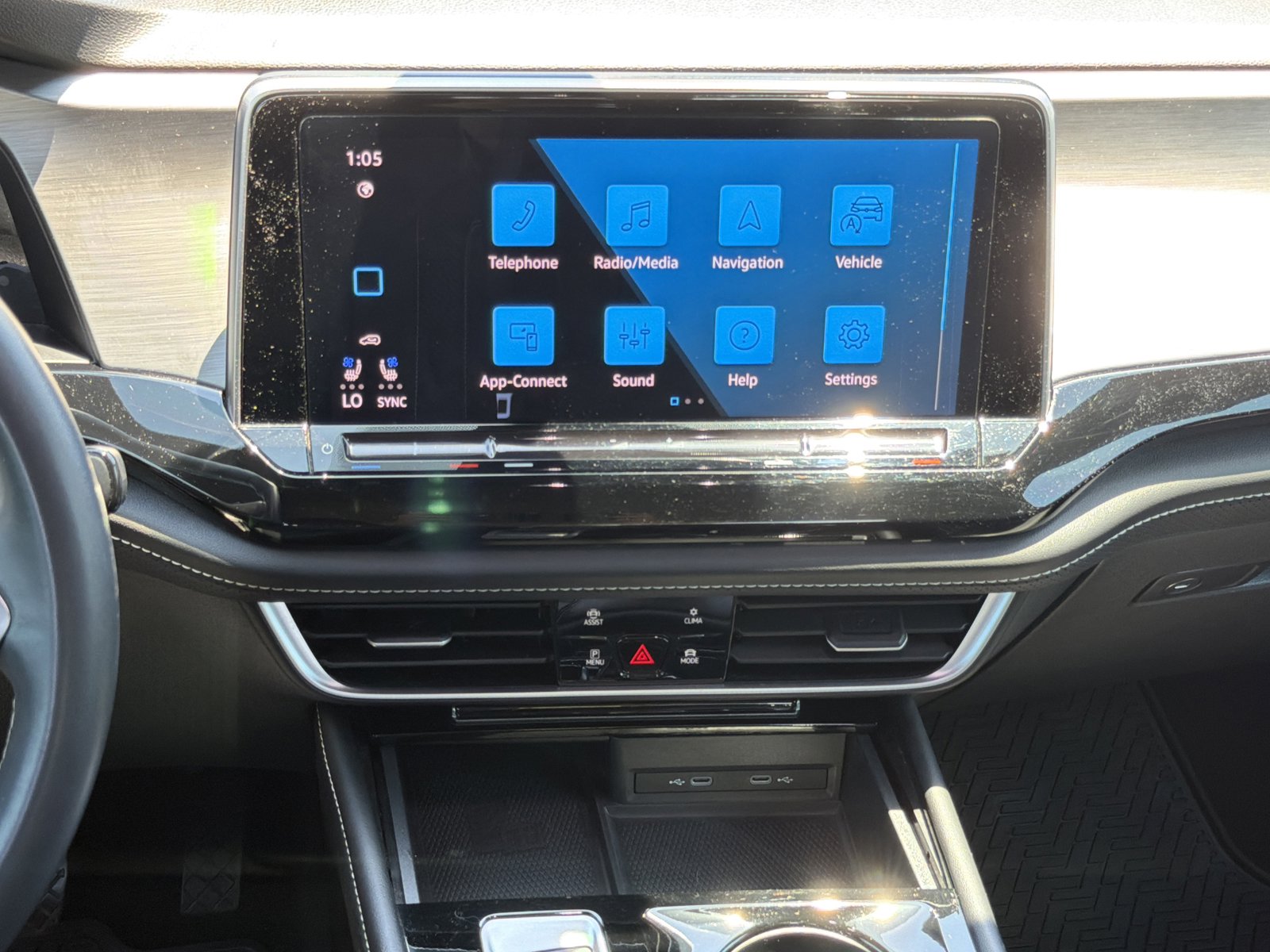 Used 2024 Volkswagen Atlas Cross Sport SE FWD image 30